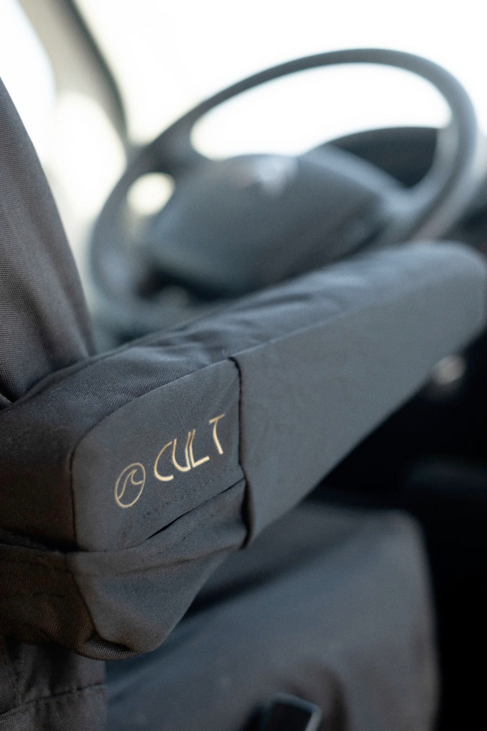 CultSurfing Armrestcover single black