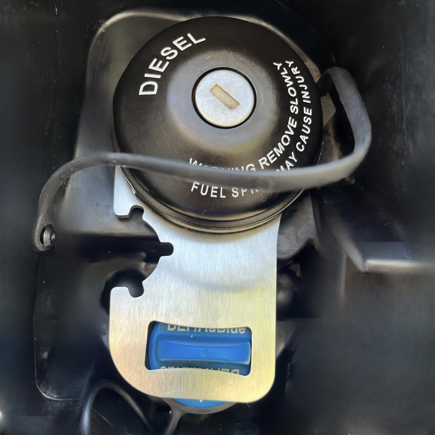 AdBlue Sicherung Ducato - Edelstahl mit Gasflaschenschlüssel